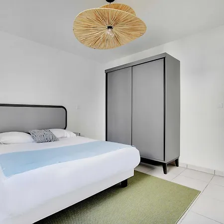 Elegant Appt - 2bdr 6p - Near Paris & La Defense Apartmán