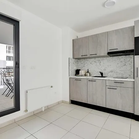 Elegant Appt - 2bdr 6p - Near Paris & La Defense سوراسْنْ