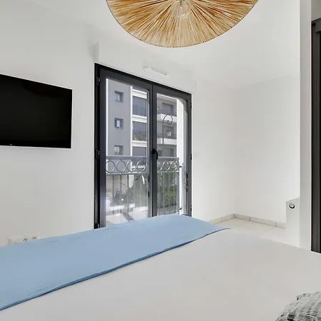 Elegant Appt - 2bdr 6p - Near Paris & La Defense شقة سوراسْنْ